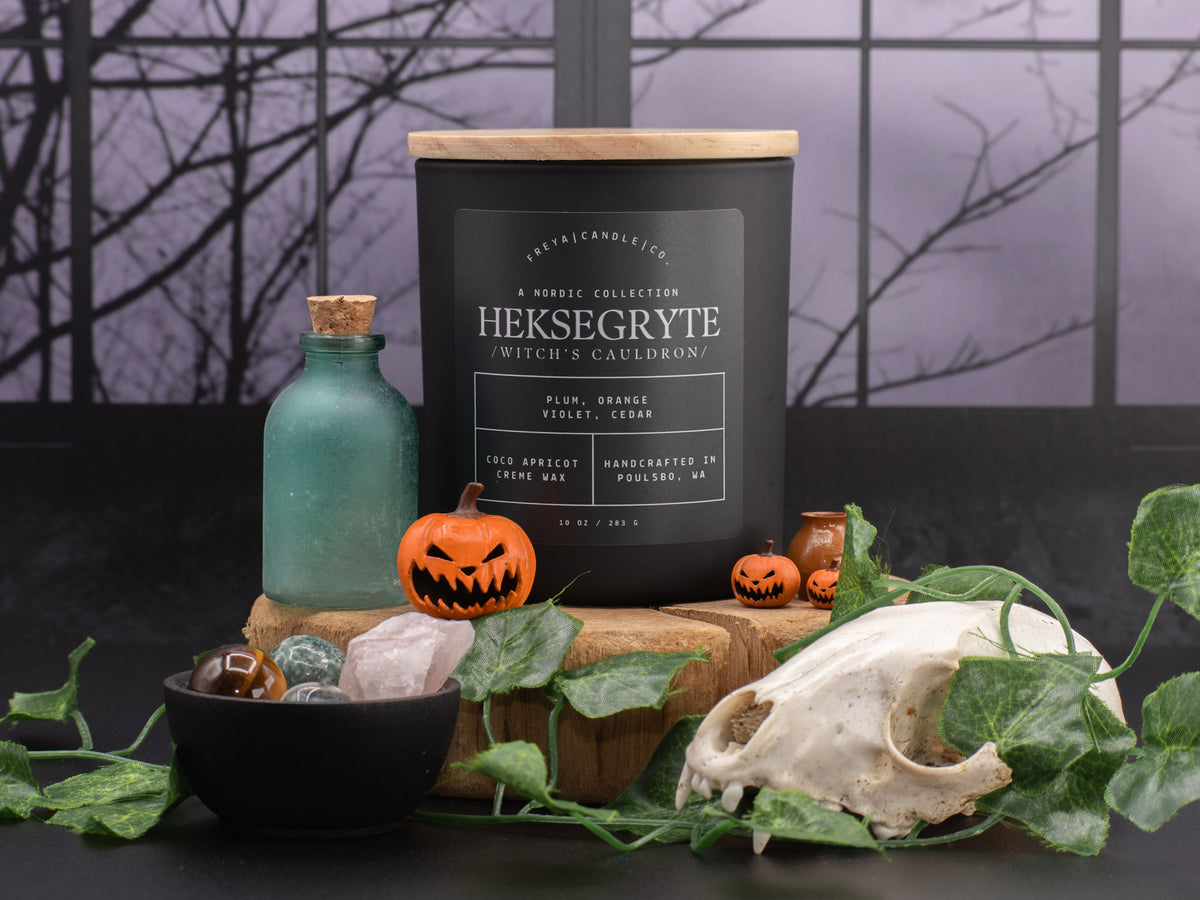 HEKSEGRYTE | Plum, Orange, Violet & Cedar
